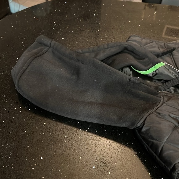 Point Zero Quilted Puff Vest with hoodie - L - Picture 3 of 5